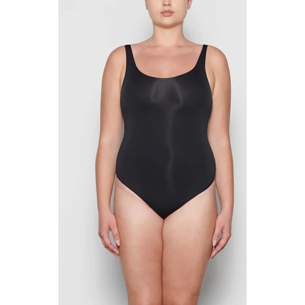 New without Tags Skims ESSENTIAL SCOOP NECK BODYSUIT SZ S/M